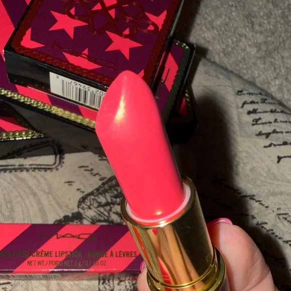 MAC Cosmetics Vibrant Pink Lipstick - Picture 4 of 7